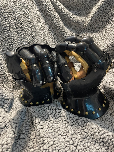 GauntletsBlackenedFinger1_gran