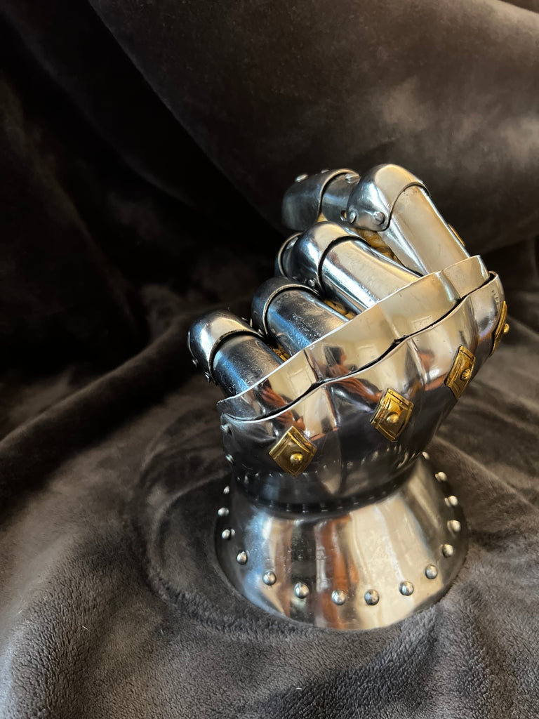 Spring Loaded Gauntlet Gauntlets - Finger - Titanium – Valkyrie Forge Inc.