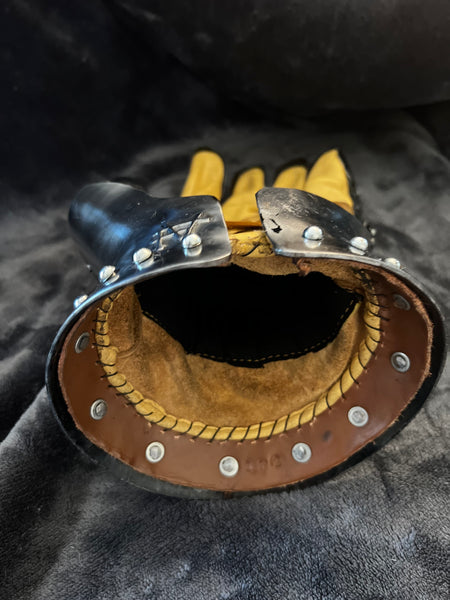 Spring Loaded Gauntlet Gauntlets - Finger - Spring Steel – Valkyrie Forge Inc.